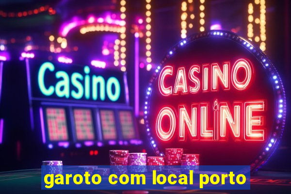 garoto com local porto